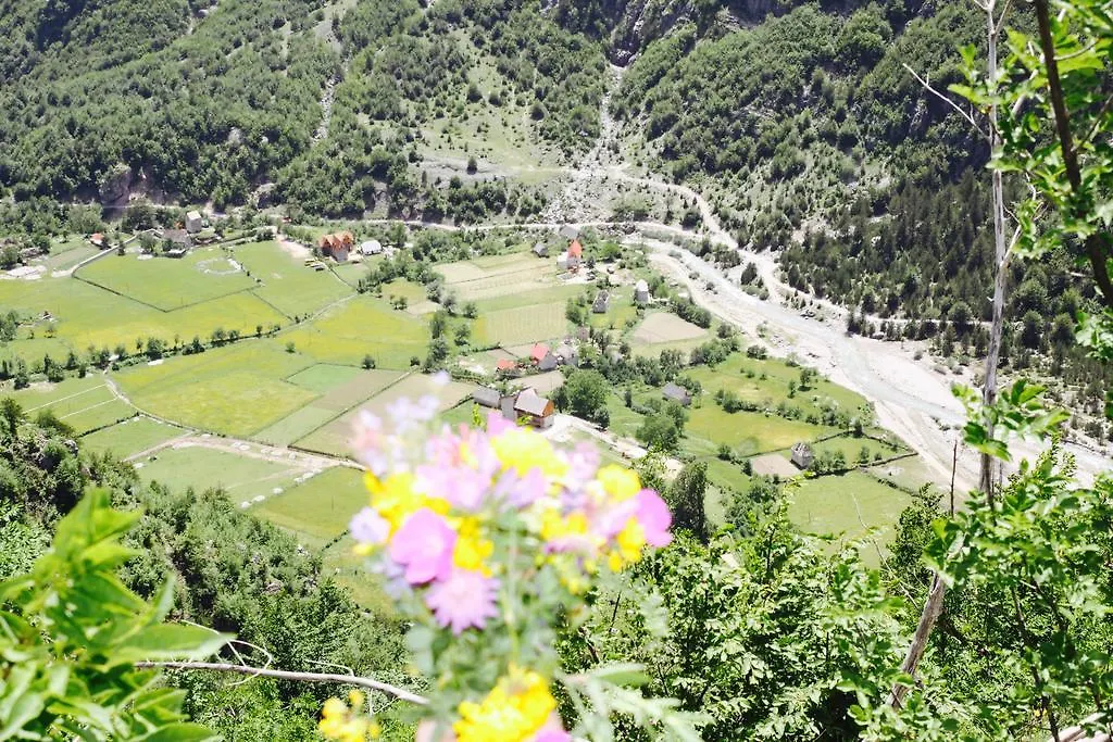 Bujtina Polia Villa Theth
