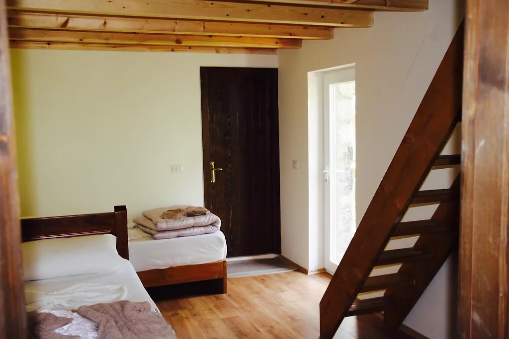 Bujtina Polia Villa Theth