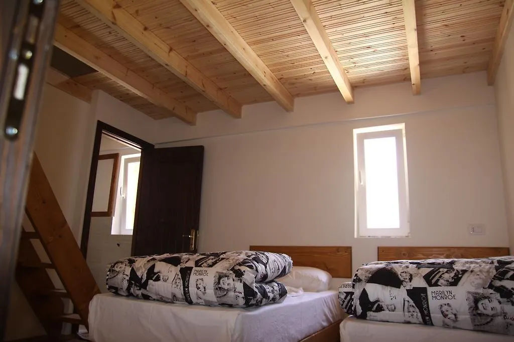 Bujtina Polia Villa Theth 0*,  Albania