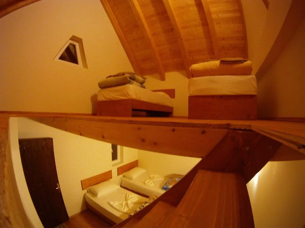 Bujtina Polia Villa Theth Albania