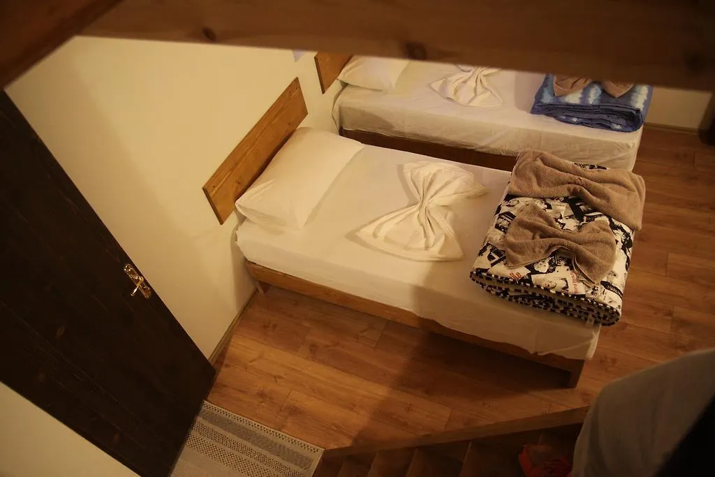 Bujtina Polia Villa Theth