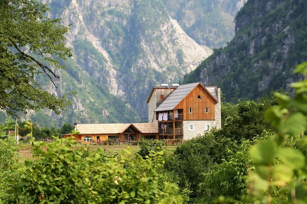 Bujtina Polia Villa Theth