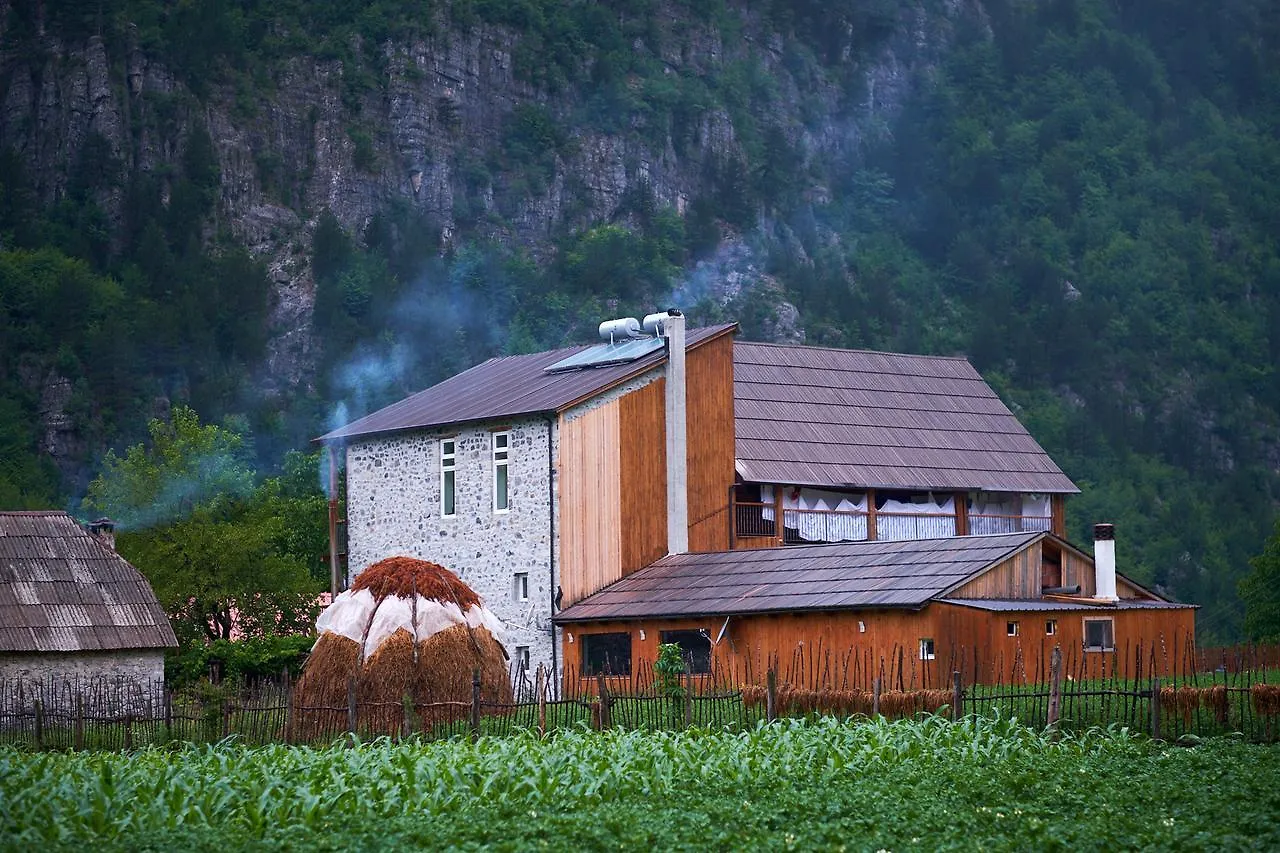 Bujtina Polia Villa Theth