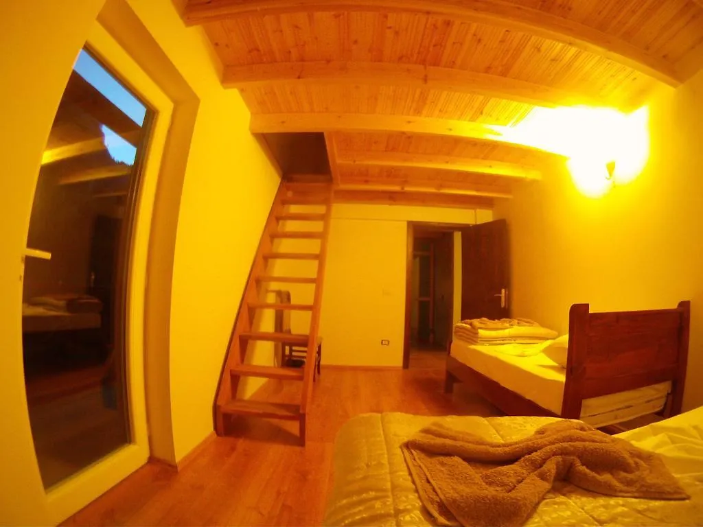 Villa Bujtina Polia Theth Albanien